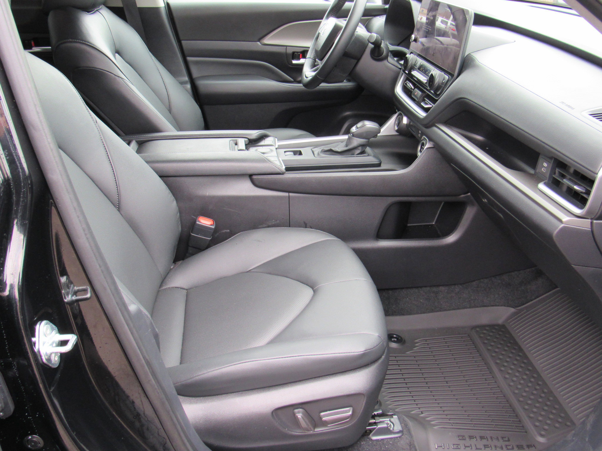 Used 2025 Toyota Grand Highlander XLE image 32