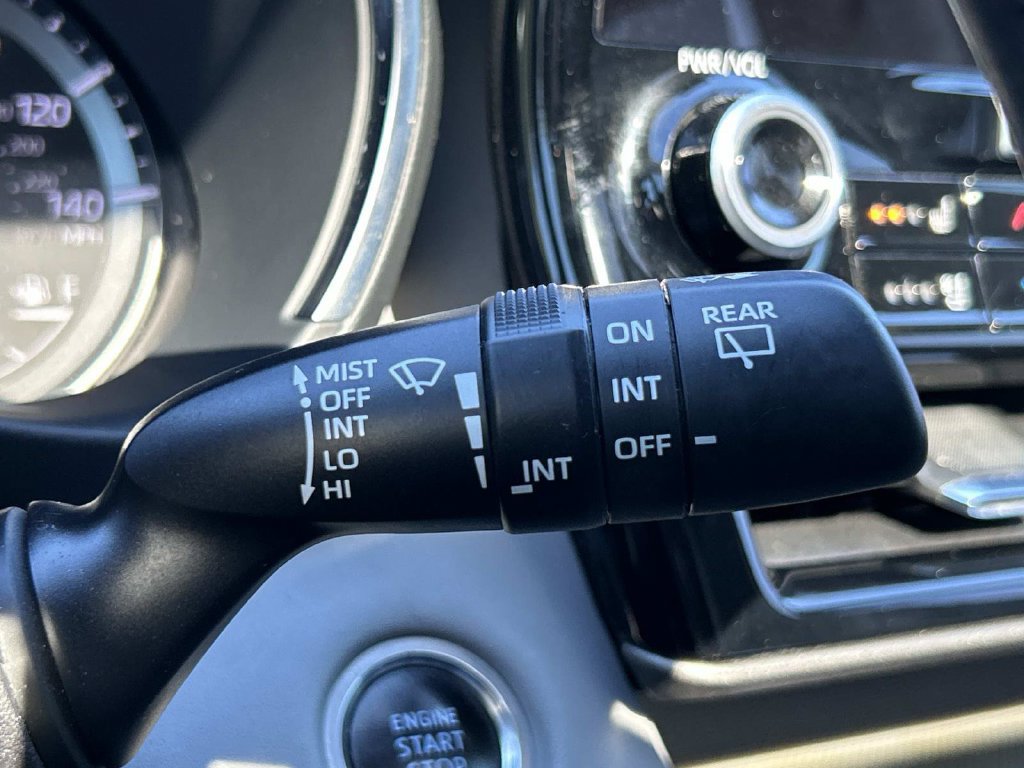 Used 2021 Toyota Highlander Limited FWD image 37