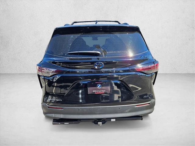 Used 2025 Toyota Sienna XLE Woodland Edition image 7
