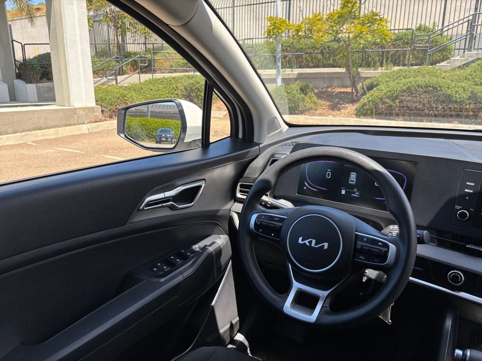 Used 2025 Kia Sportage LX FWD image 33