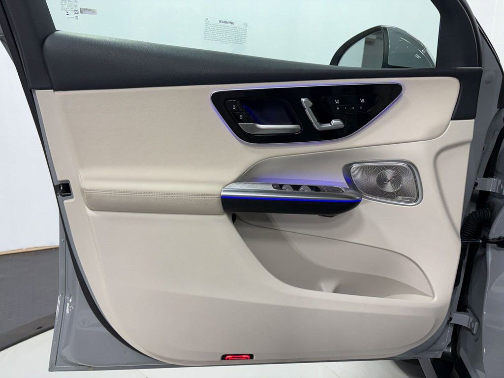 Used 2025 Mercedes-Benz GLC 350e 4MATIC w/ Driver Assistance Package image 5