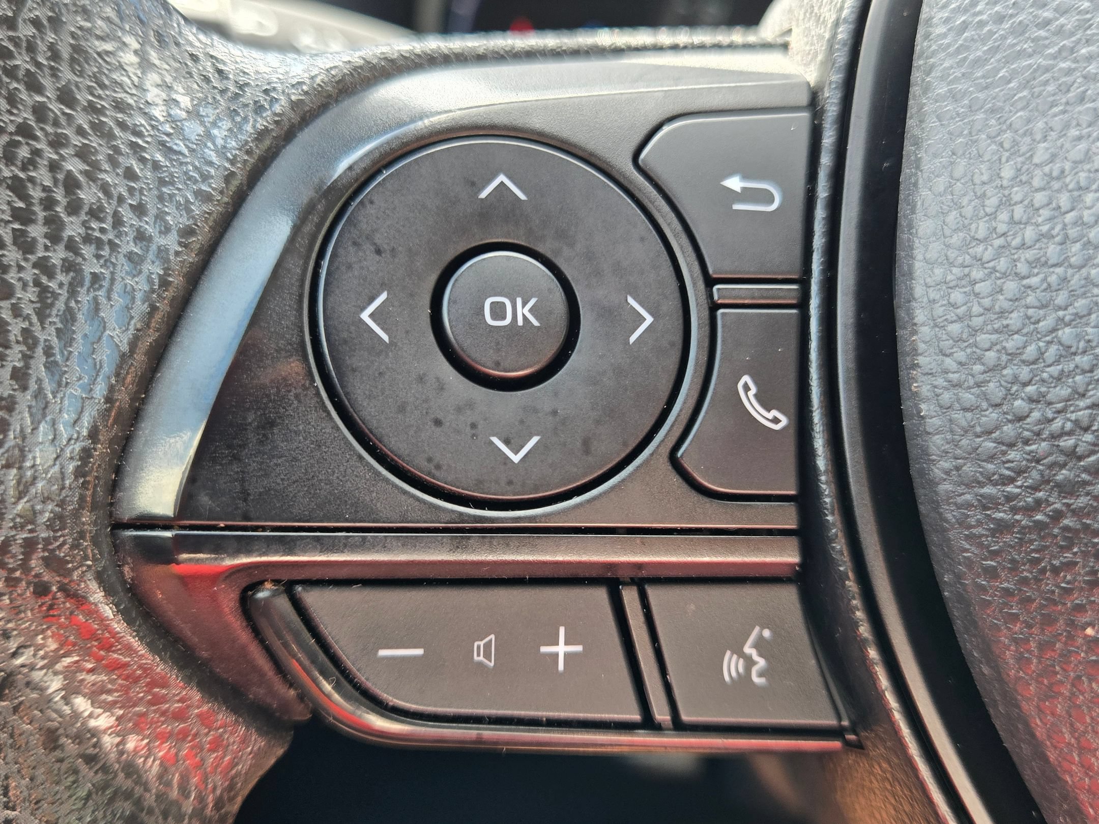Used 2024 Toyota RAV4 LE AWD/4WD image 24