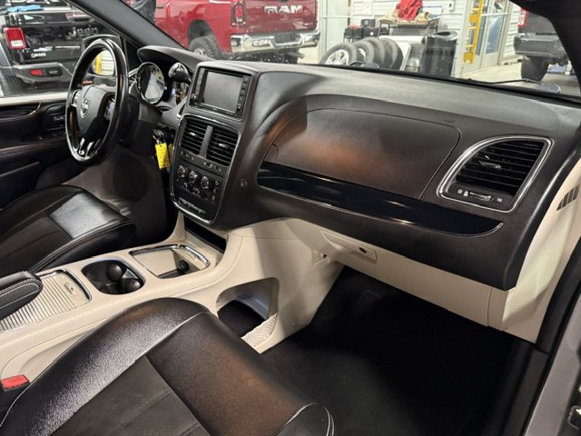 Used 2019 Dodge Grand Caravan SXT FWD image 37