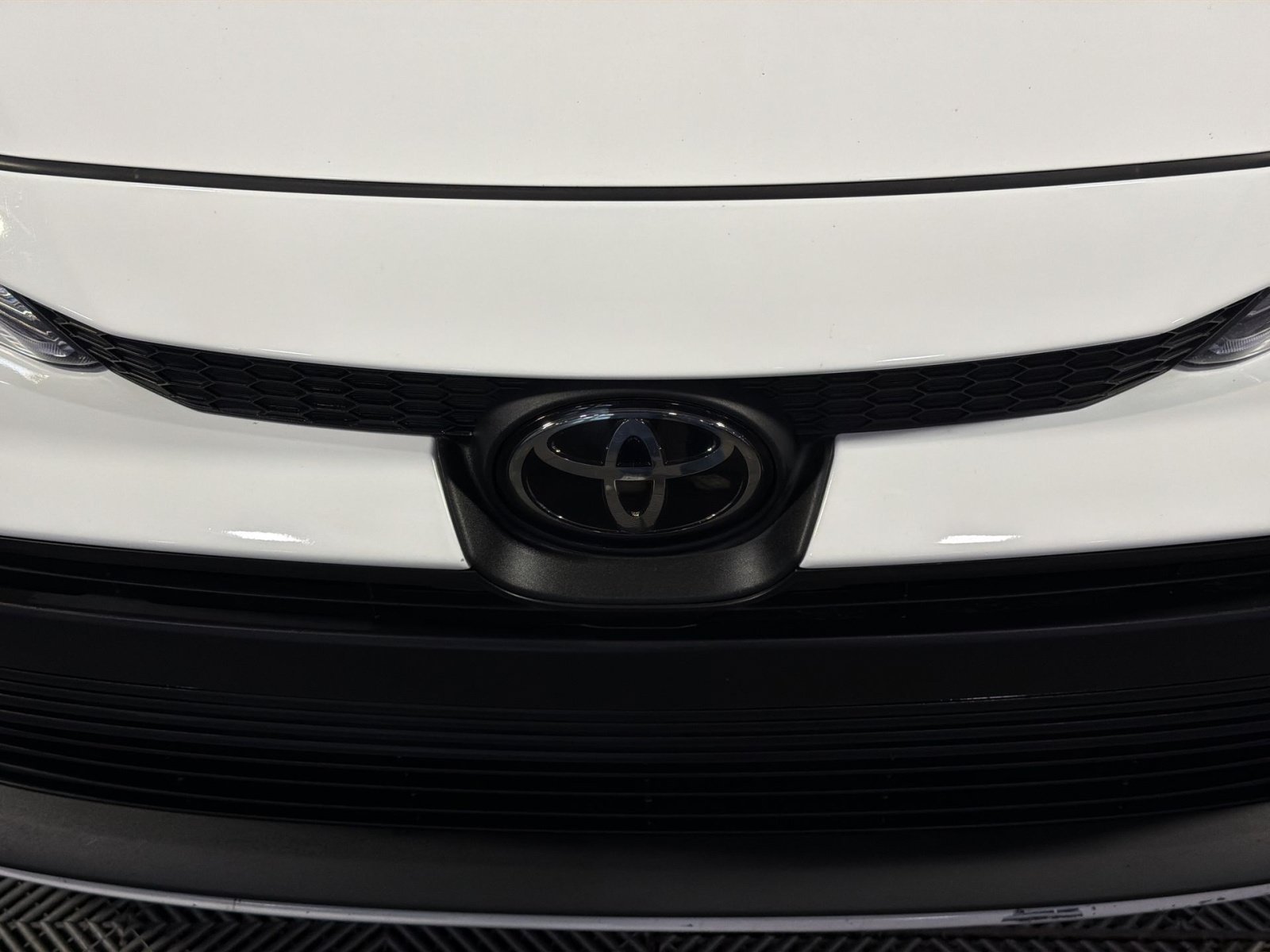 Used 2025 Toyota Corolla LE FWD image 12