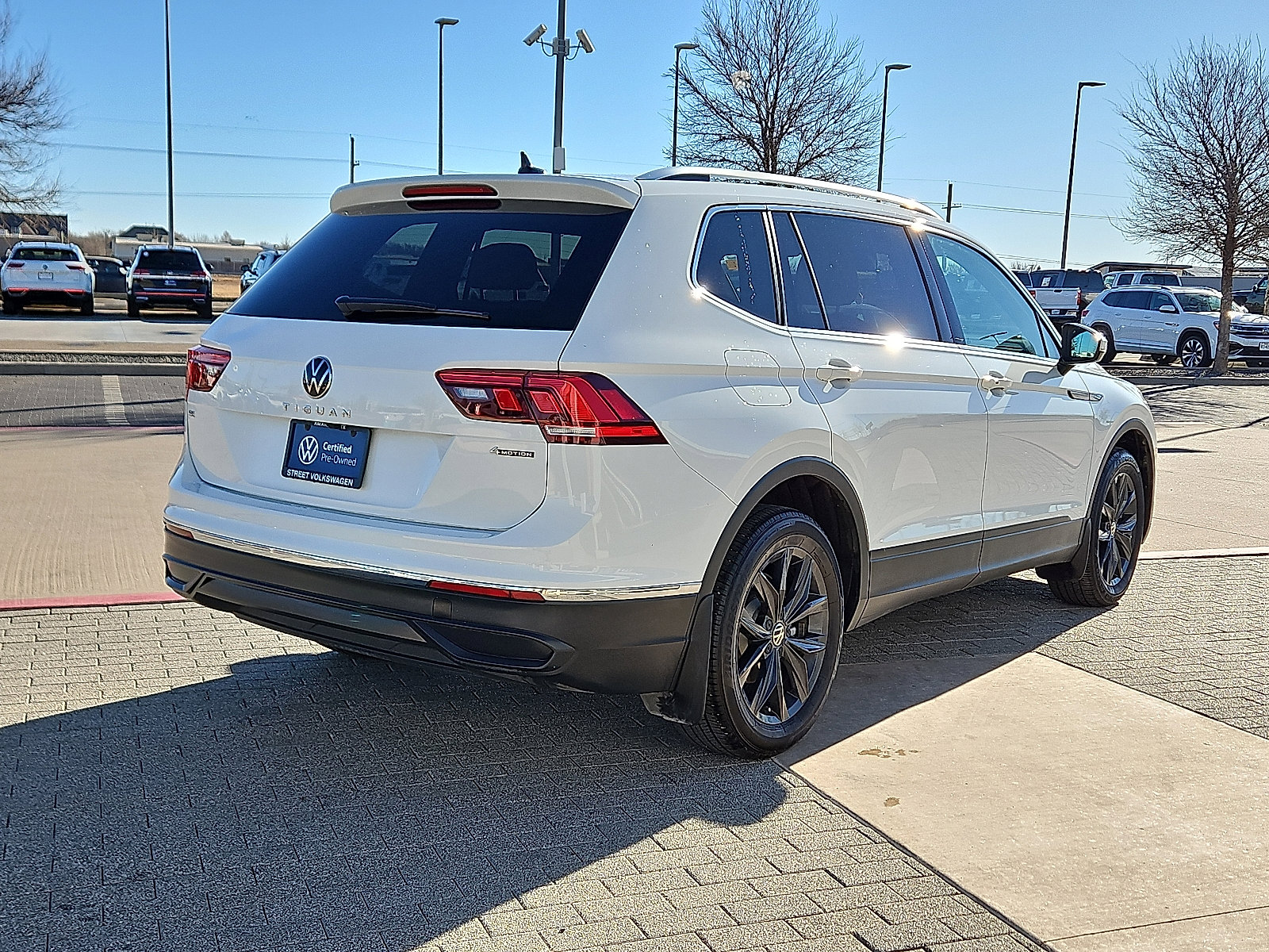 Certified 2024 Volkswagen Tiguan SE image 3