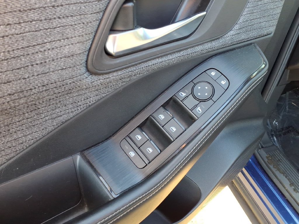 Certified 2023 Nissan Rogue SV FWD image 18