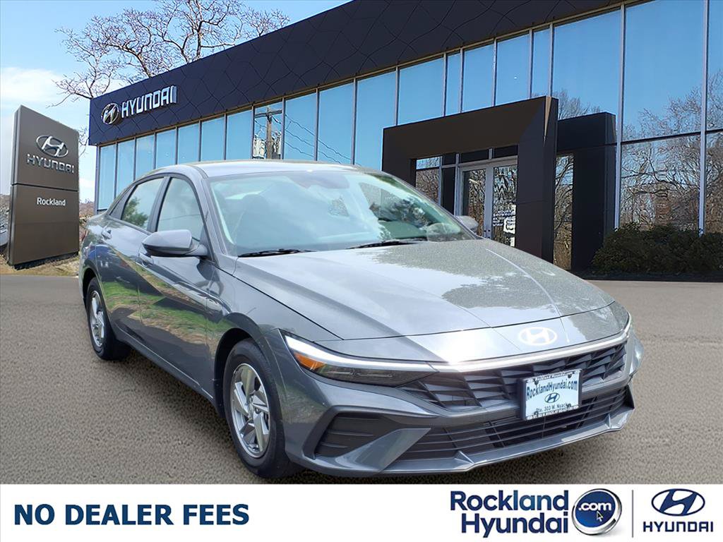 Certified 2025 Hyundai Elantra SE FWD image 1