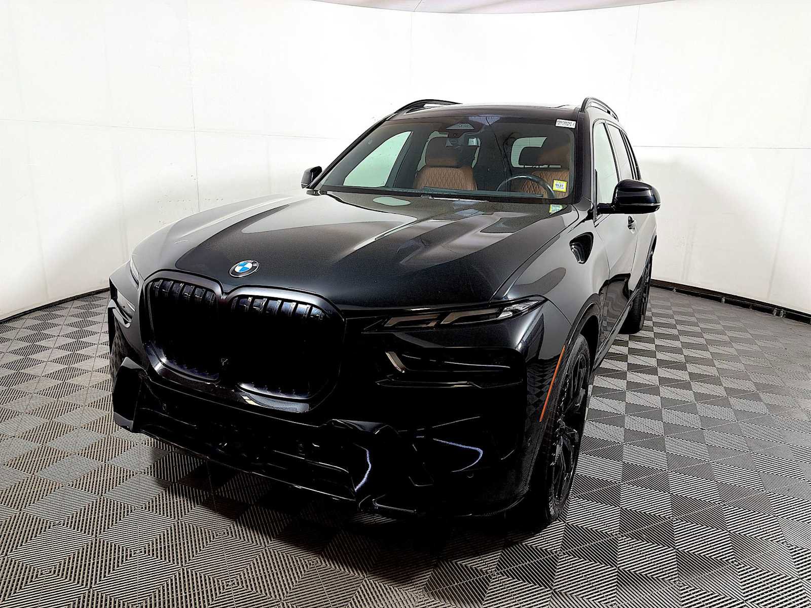 Certified 2024 BMW X7 xDrive40i w/ M Sport Package AWD/4WD image 3