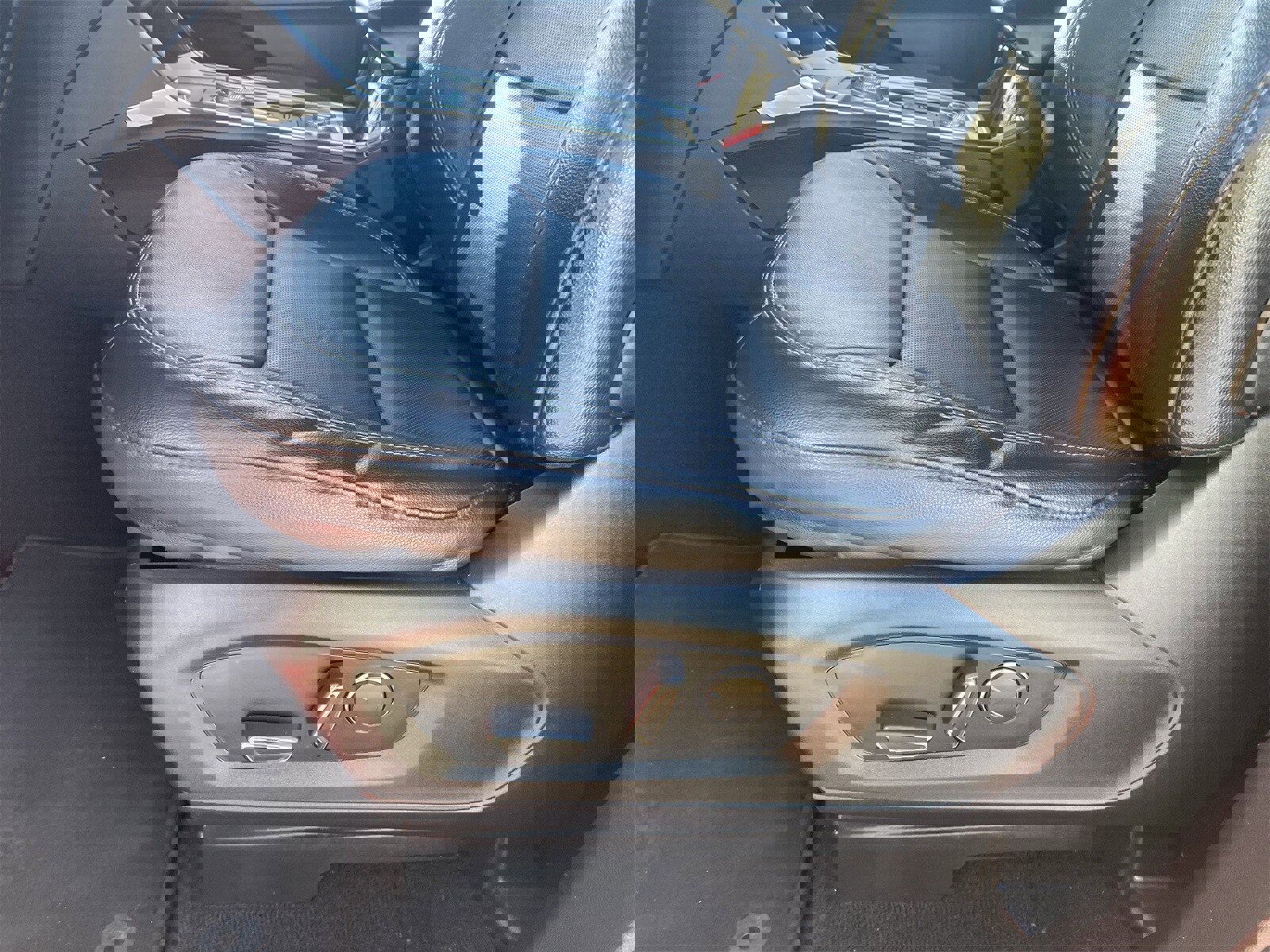 Used 2020 Ford Explorer Limited w/ Class III Trailer Tow Package image 22