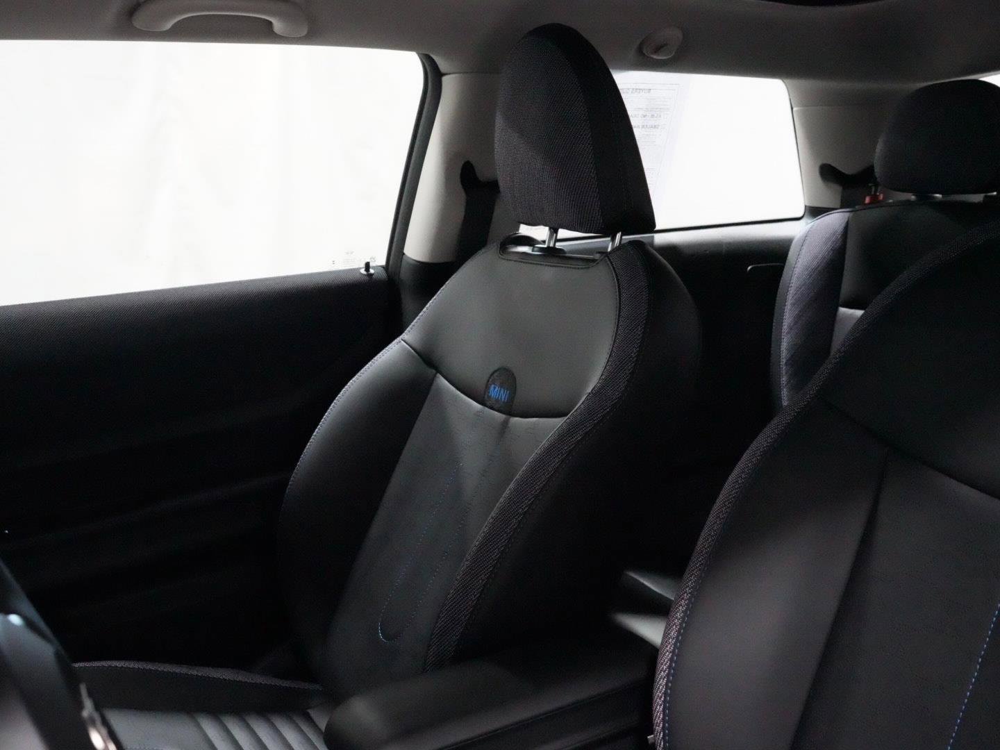 Certified 2025 MINI Cooper 2-Door Hardtop image 28