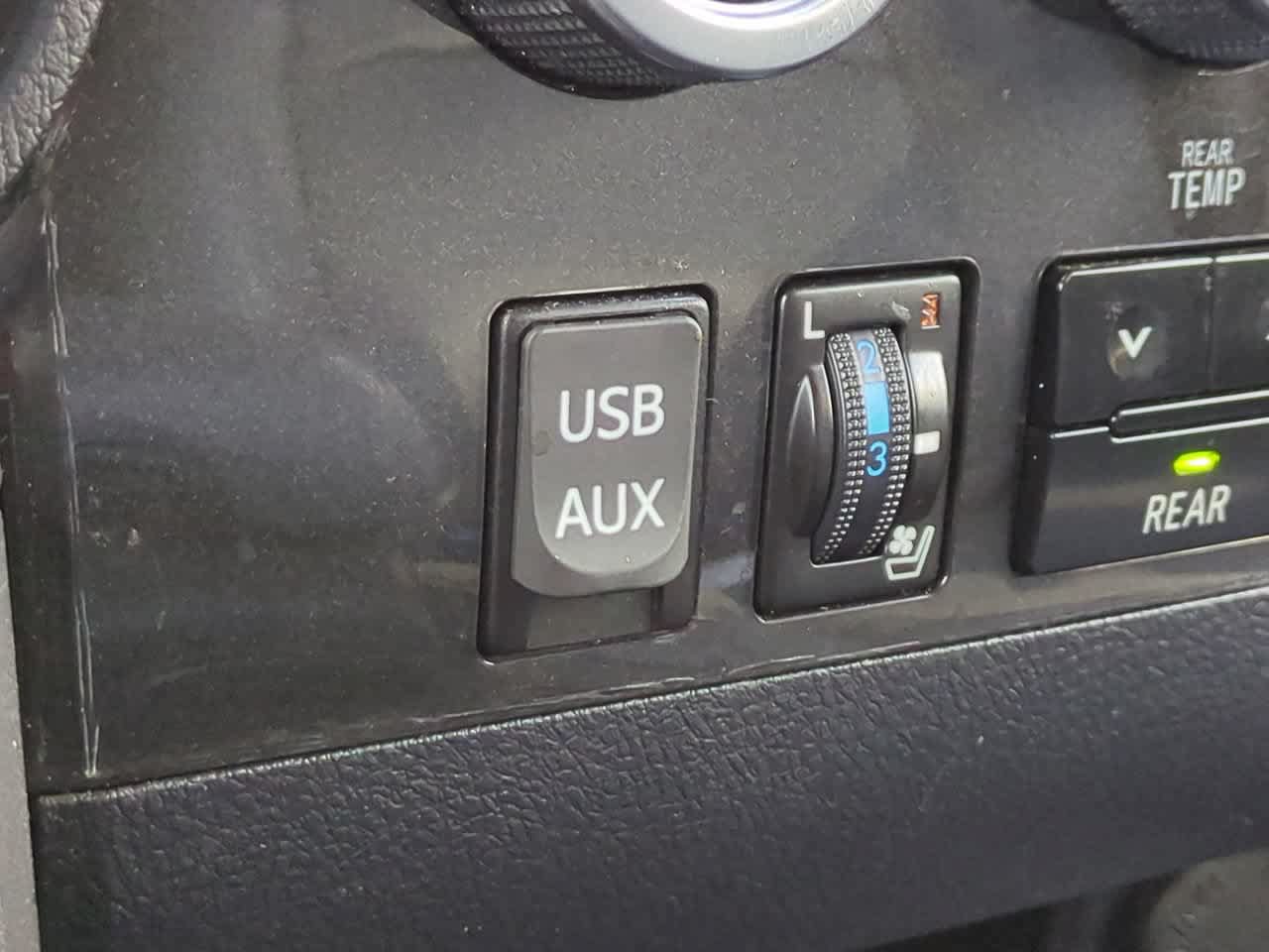 Used 2018 Toyota Sequoia Platinum AWD/4WD image 23