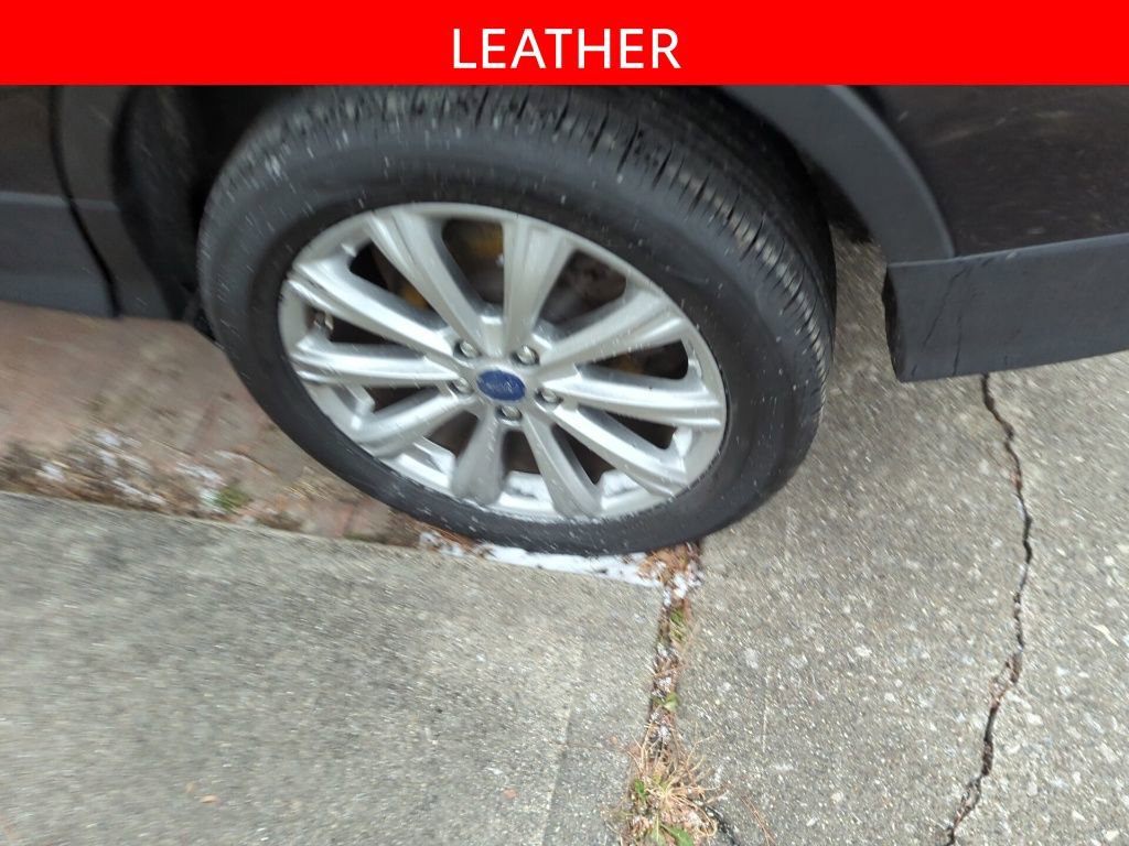 Used 2017 Ford Escape Titanium image 5