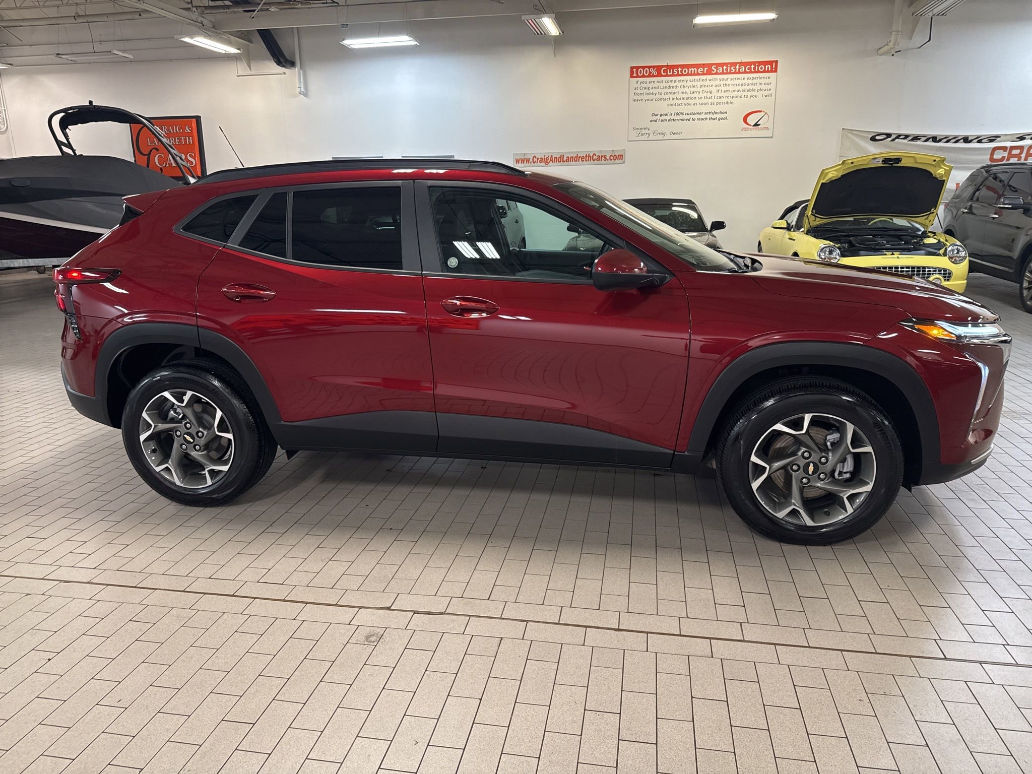 Used 2025 Chevrolet Trax LT w/ LT Convenience Package image 7