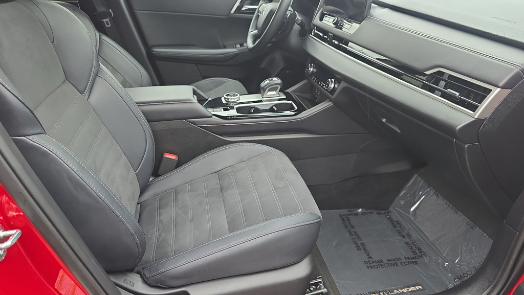 Used 2025 Mitsubishi Outlander SE FWD image 13