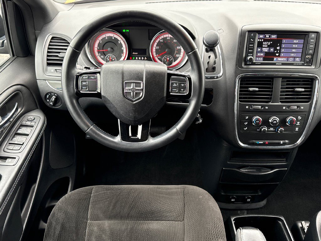 Used 2018 Dodge Grand Caravan SE FWD image 18