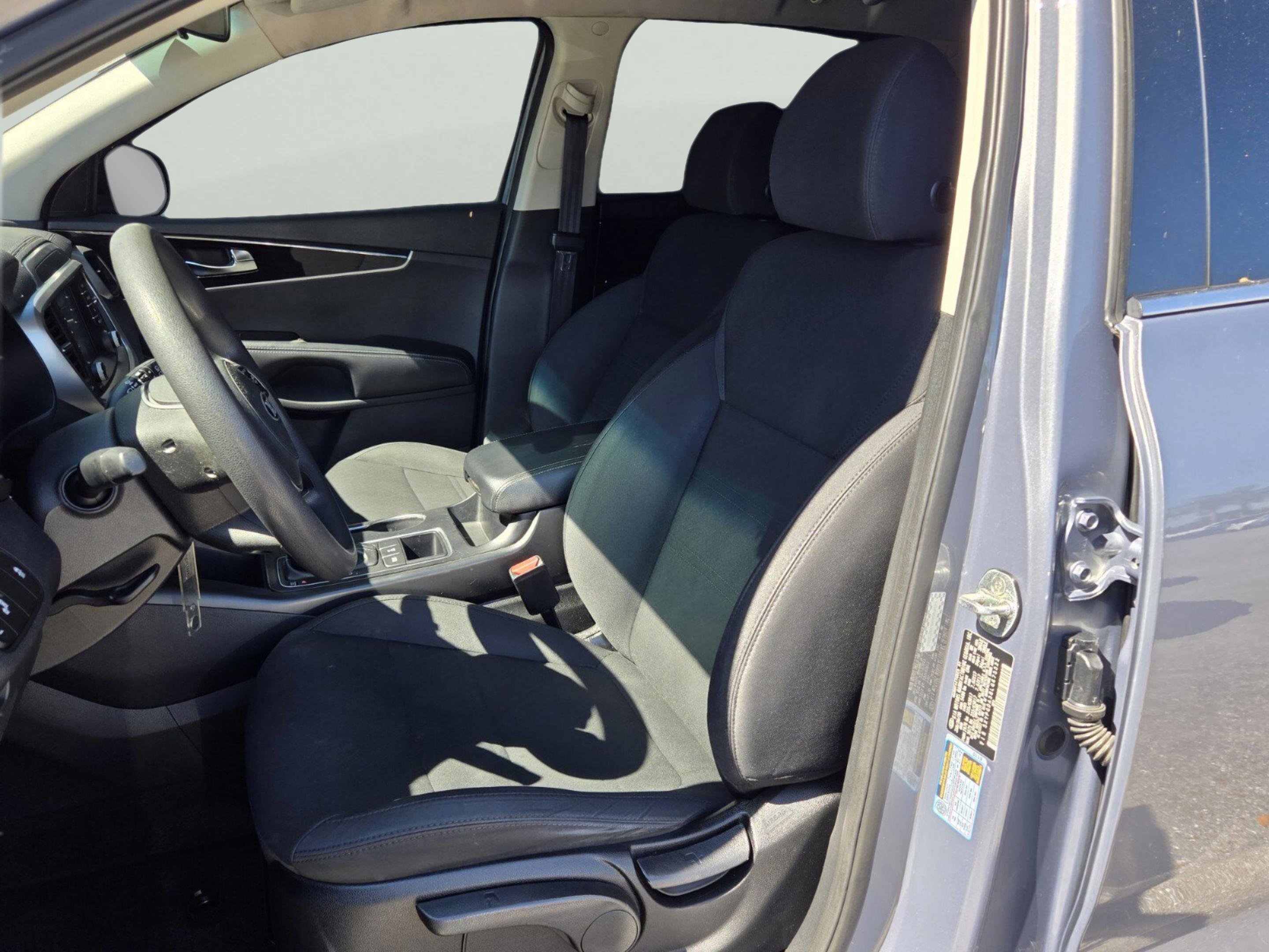 Used 2020 Kia Sorento LX AWD/4WD image 16