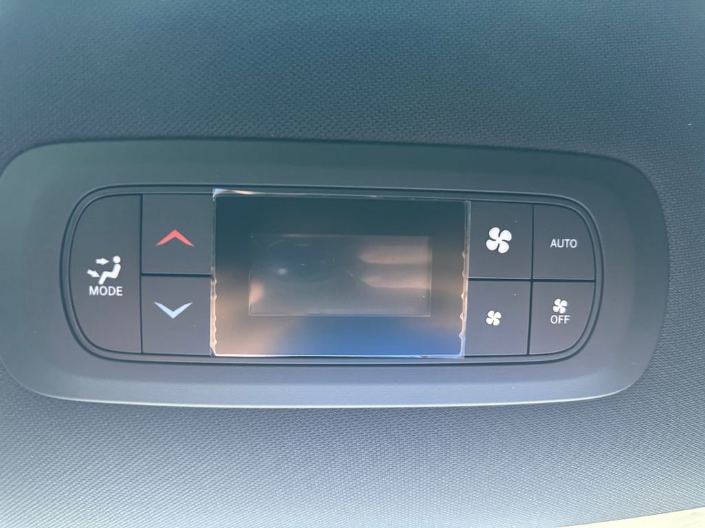 New 2026 Chrysler Pacifica Select image 16