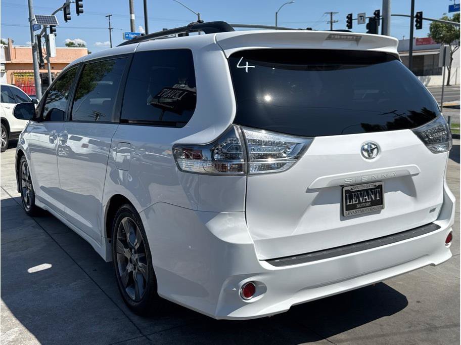 Used 2015 Toyota Sienna SE w/ SE Preferred Package FWD image 5