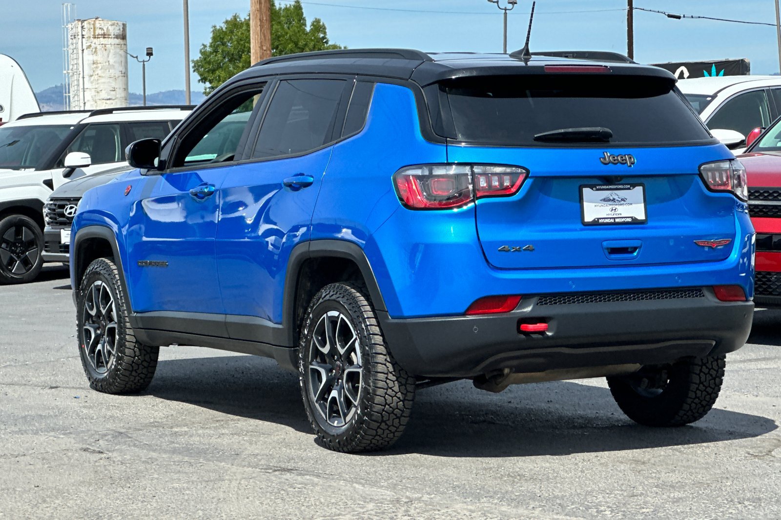 Used 2025 Jeep Compass Trailhawk AWD/4WD image 6