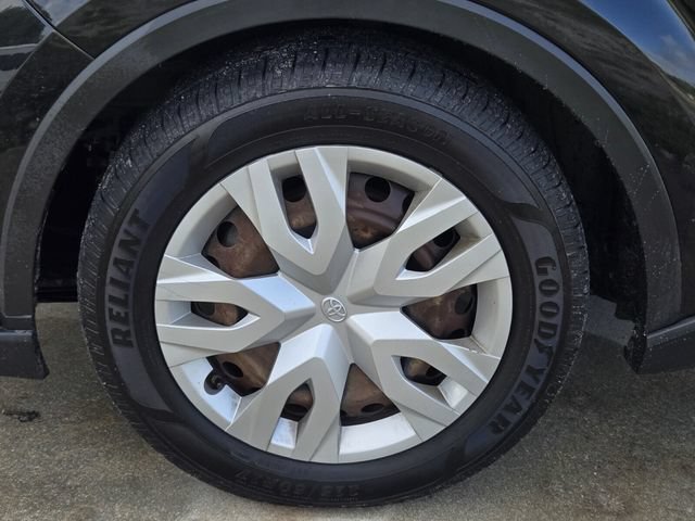 Used 2021 Toyota C-HR LE FWD image 10