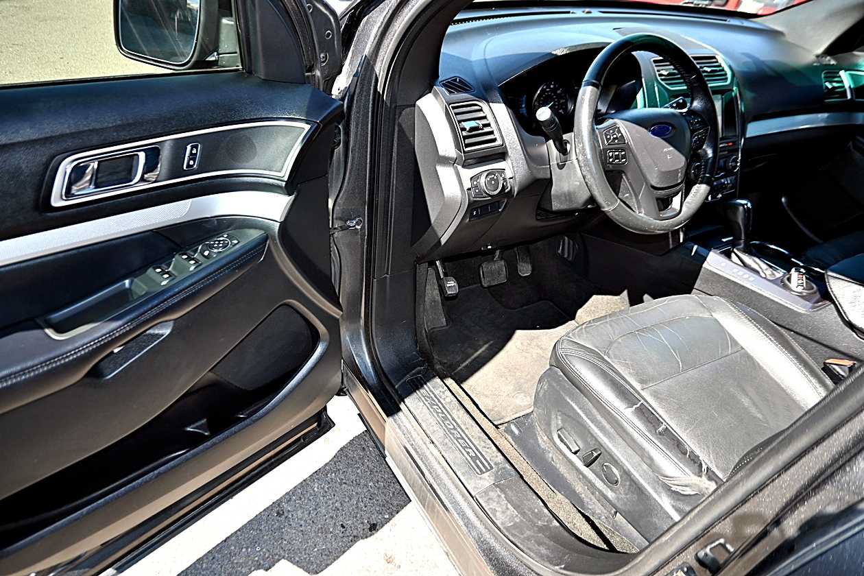 Used 2017 Ford Explorer XLT FWD image 22