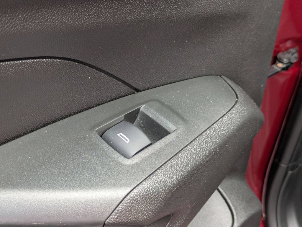 Used 2025 Chevrolet Trax LT FWD image 26