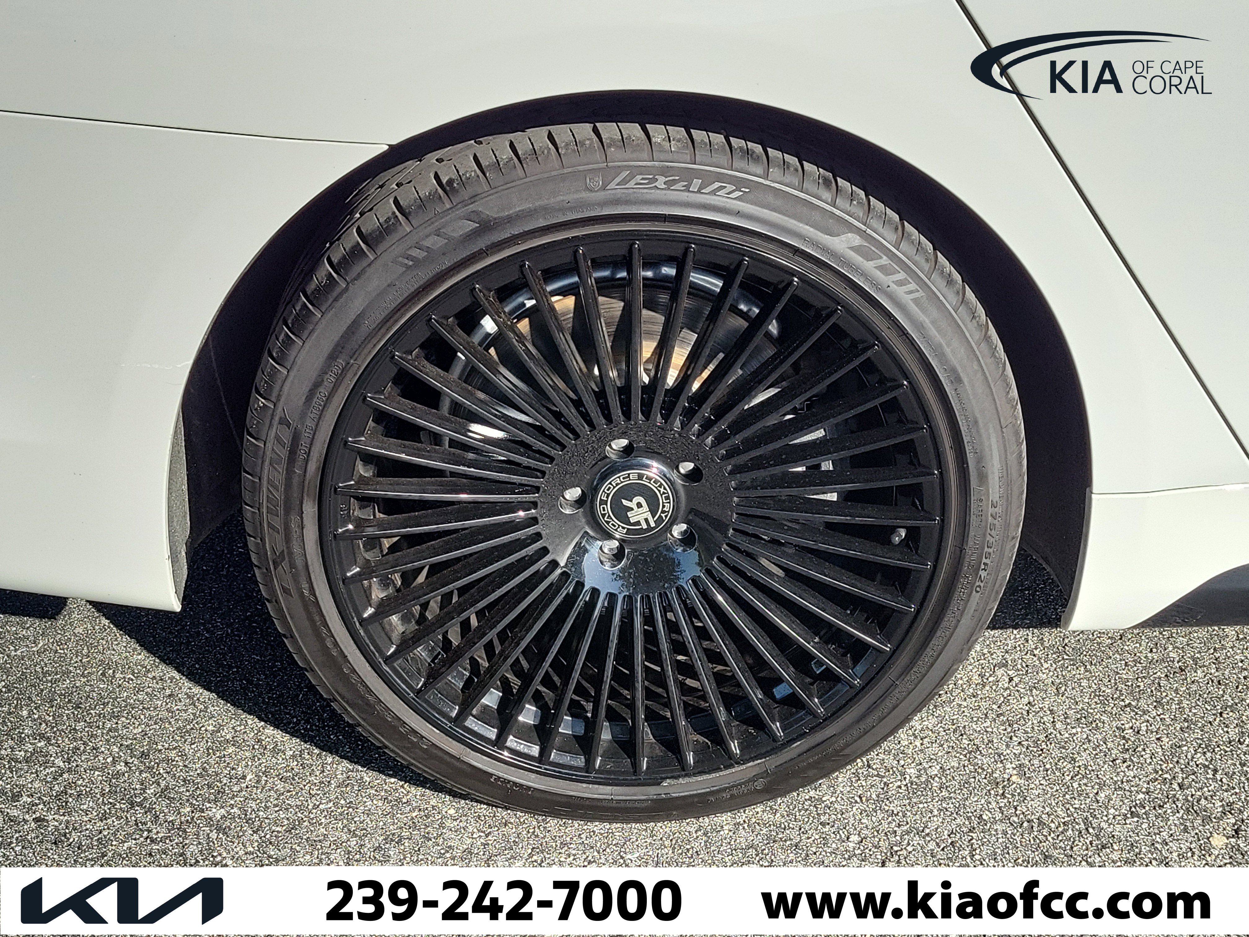 Used 2019 BMW 740i xDrive w/ Executive Package image 9