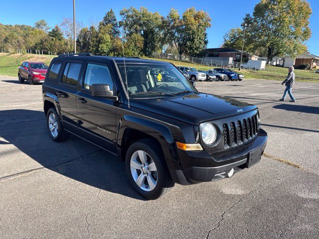 Used 2016 Jeep Patriot Latitude AWD/4WD image 2