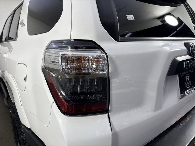 Used 2018 Toyota 4Runner TRD Off-Road Premium AWD/4WD image 30
