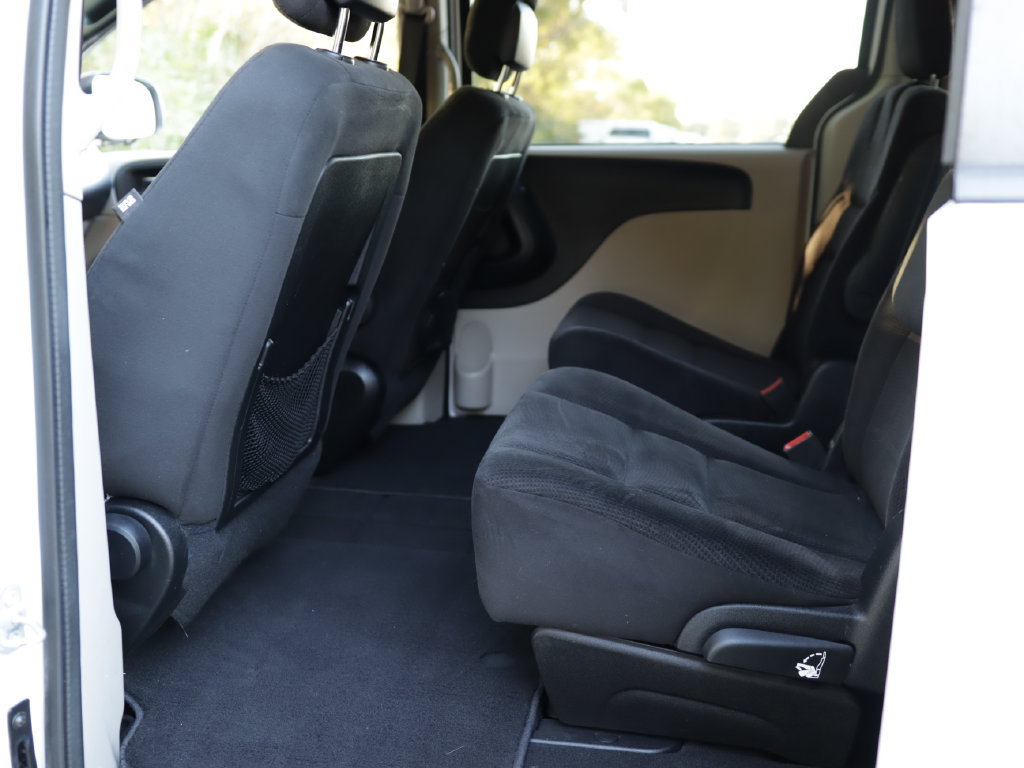 Used 2016 Dodge Grand Caravan SE FWD image 22