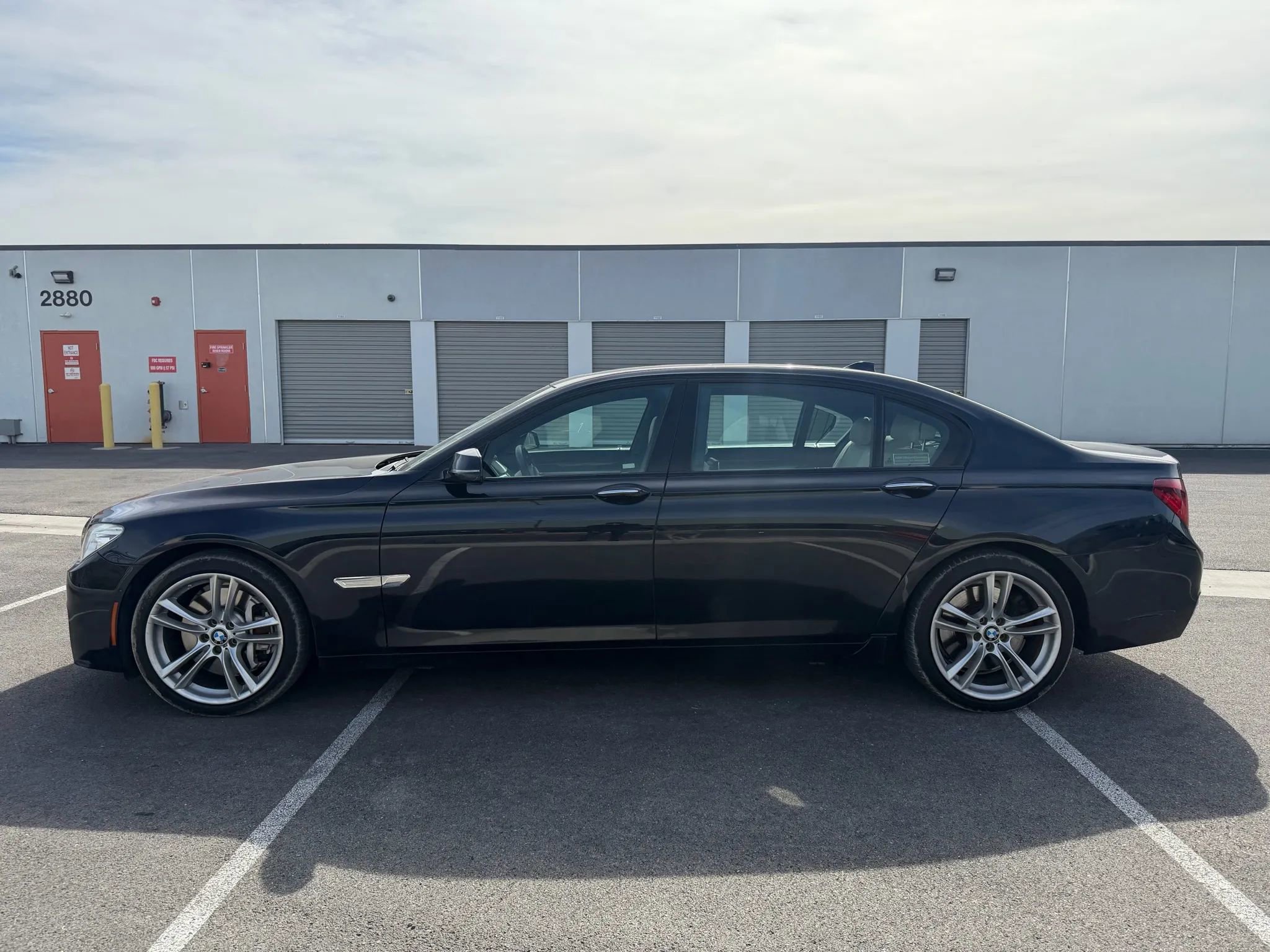 Used 2015 BMW 750Li w/ M Sport Edition RWD image 3