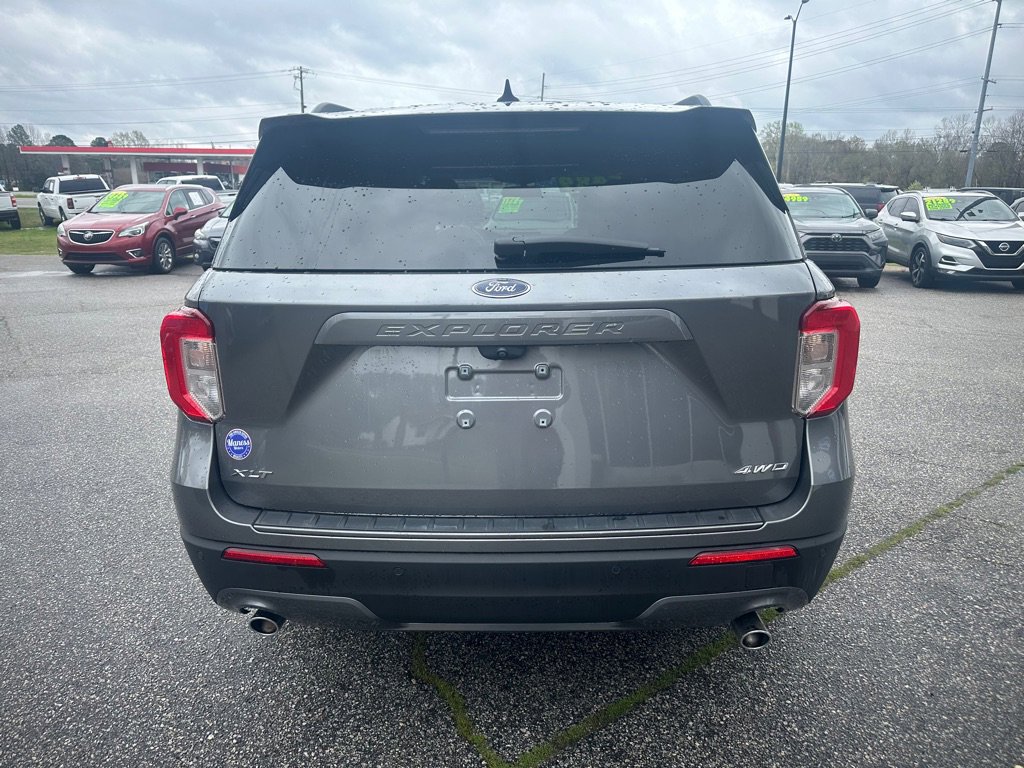 Used 2021 Ford Explorer XLT w/ Equipment Group 202A AWD/4WD image 9