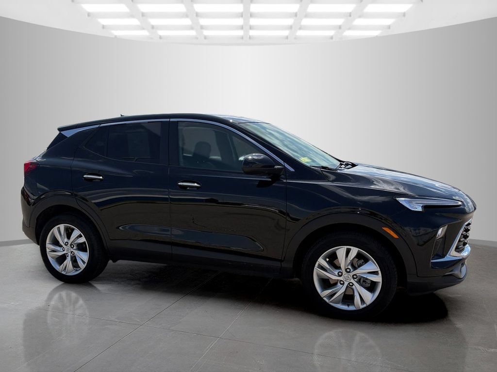 Used 2024 Buick Encore GX Preferred w/ Comfort Package FWD image 3