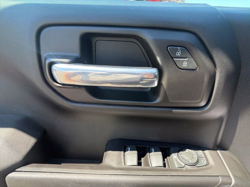 Used 2020 Chevrolet Silverado 1500 Custom w/ Custom Value Package AWD/4WD image 10