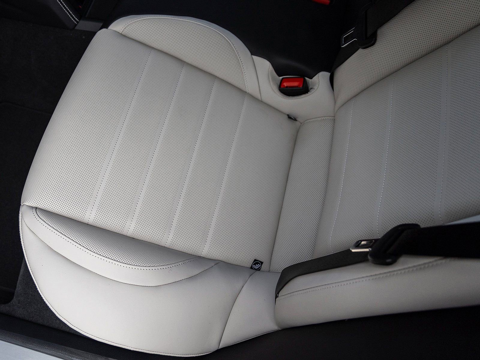 Certified 2025 Porsche Panamera 4 image 34