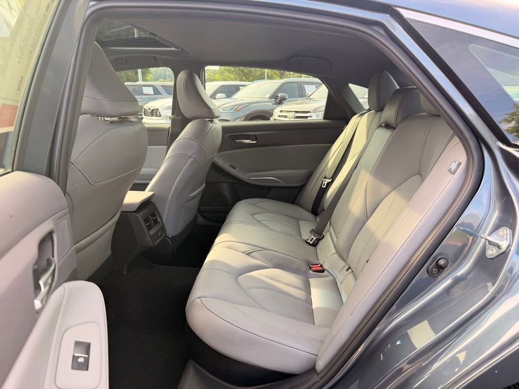 Used 2021 Toyota Avalon XLE w/ Moonroof Package FWD image 12
