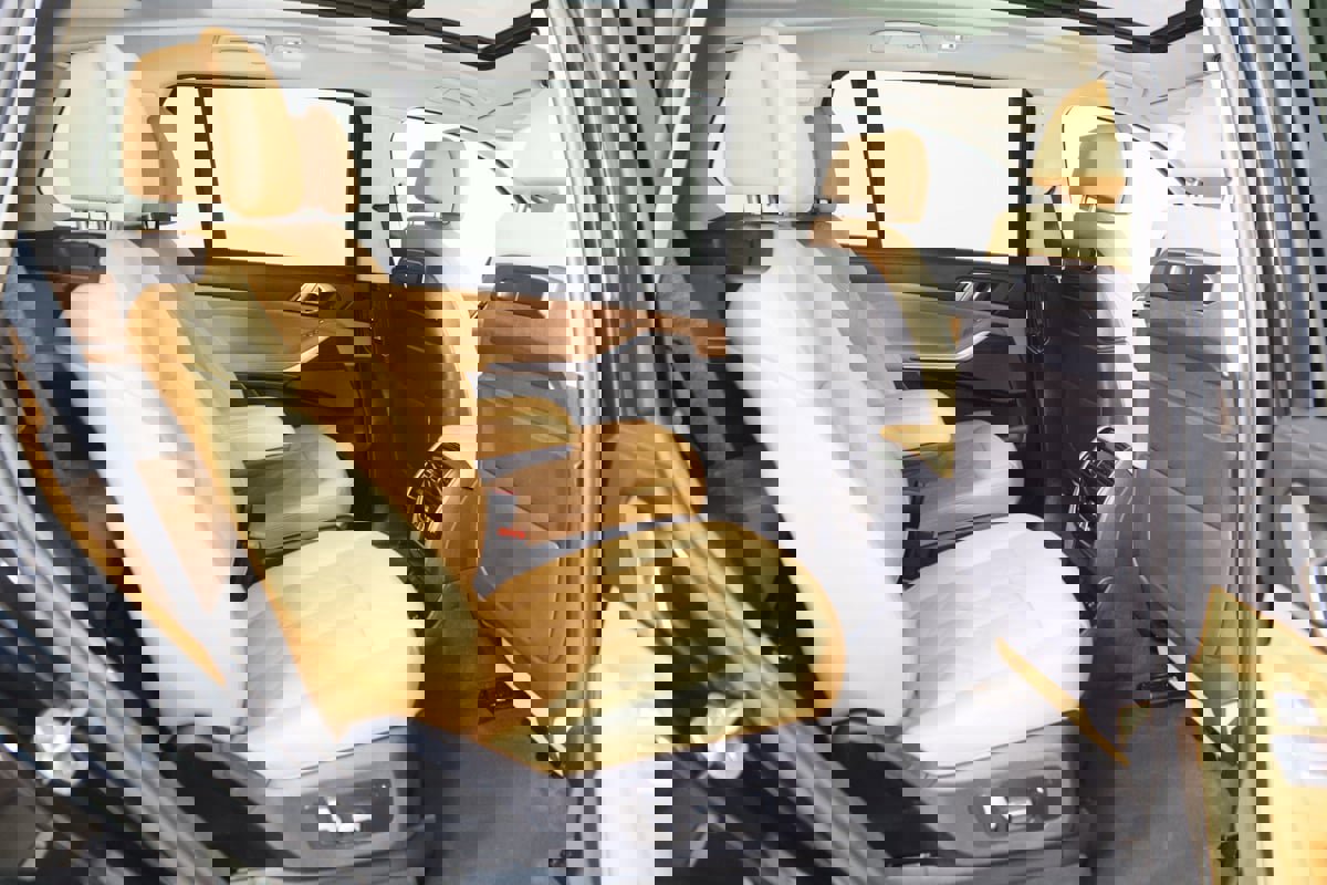 Used 2023 BMW X7 xDrive40i w/ Premium Package image 15