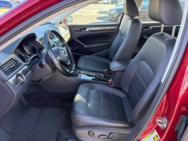 Used 2018 Volkswagen Passat 2.0T SE FWD image 13