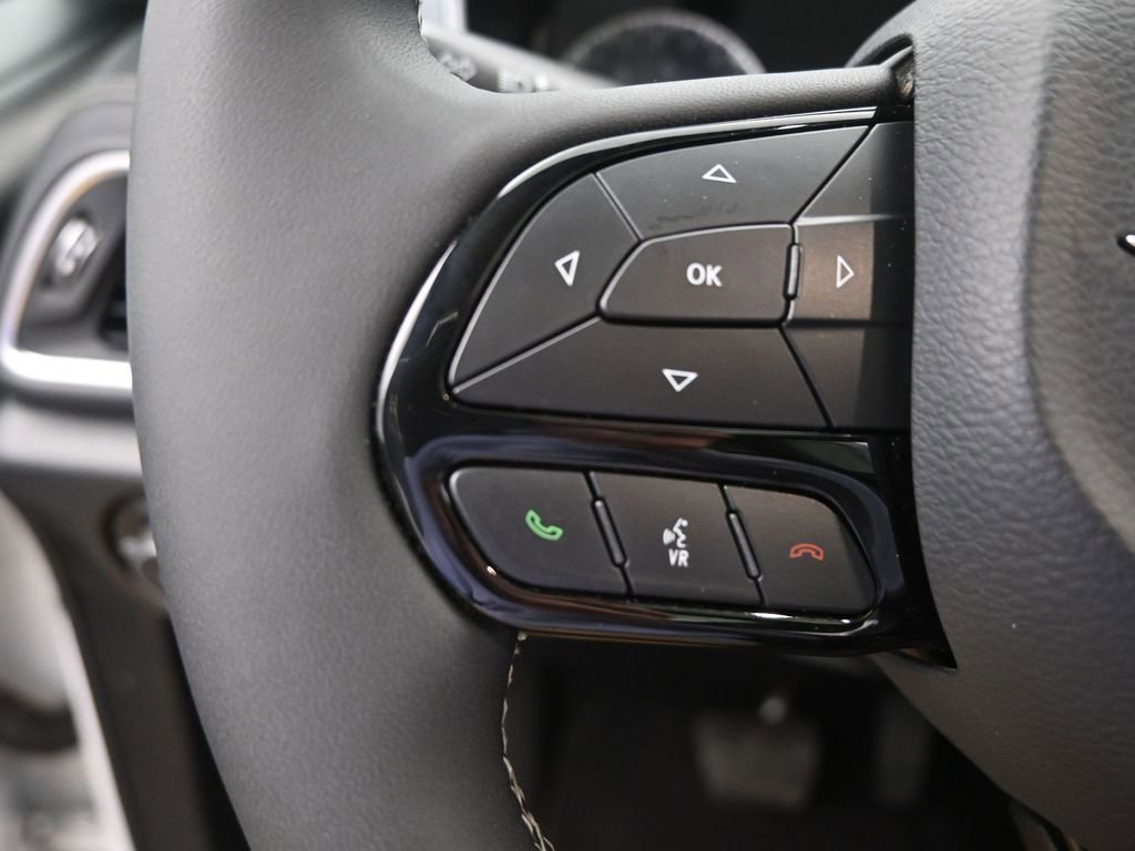 Used 2025 Chrysler Pacifica Limited image 32