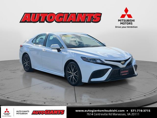 Used 2023 Toyota Camry SE image 1