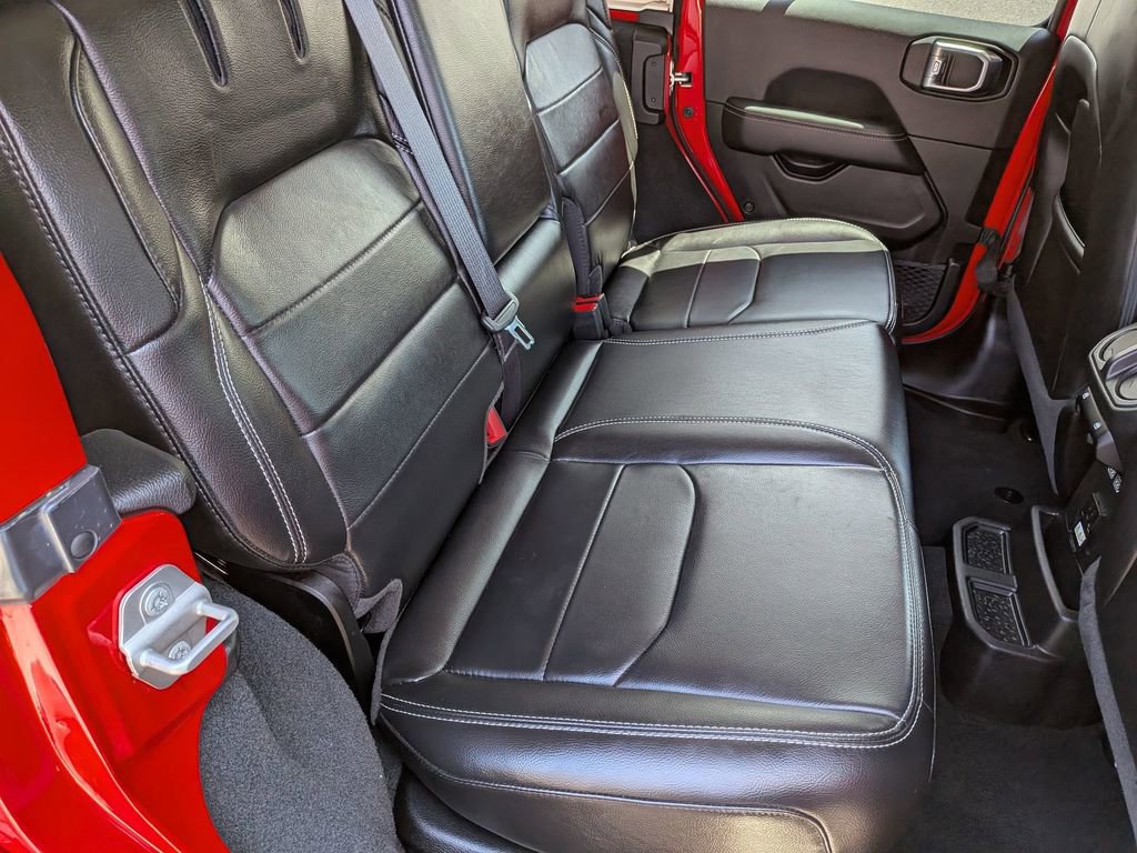 Used 2023 Jeep Wrangler Unlimited Sahara w/ Cold Weather Group AWD/4WD image 24