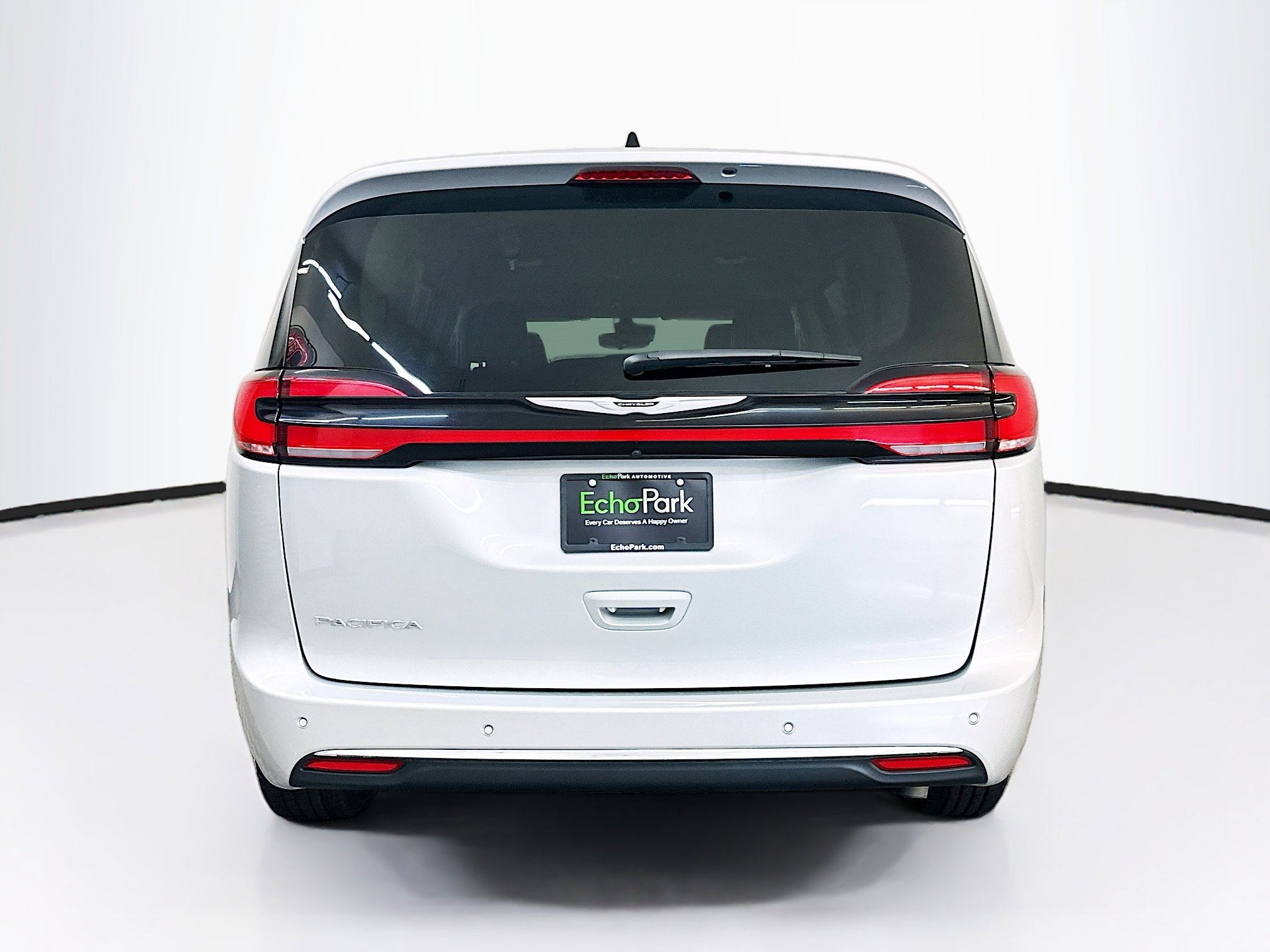 Used 2024 Chrysler Pacifica Touring-L FWD image 7