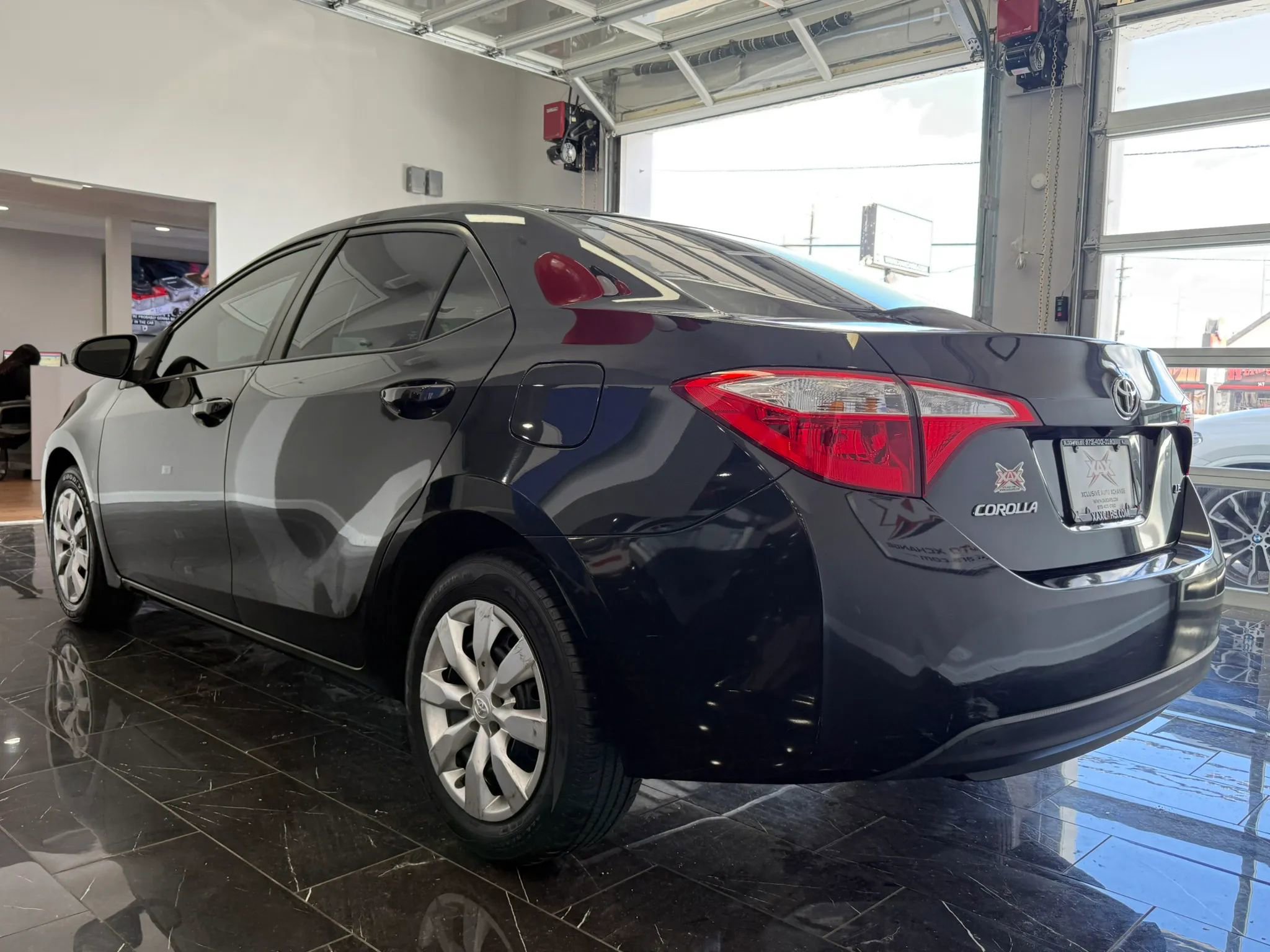 Used 2016 Toyota Corolla LE FWD image 4