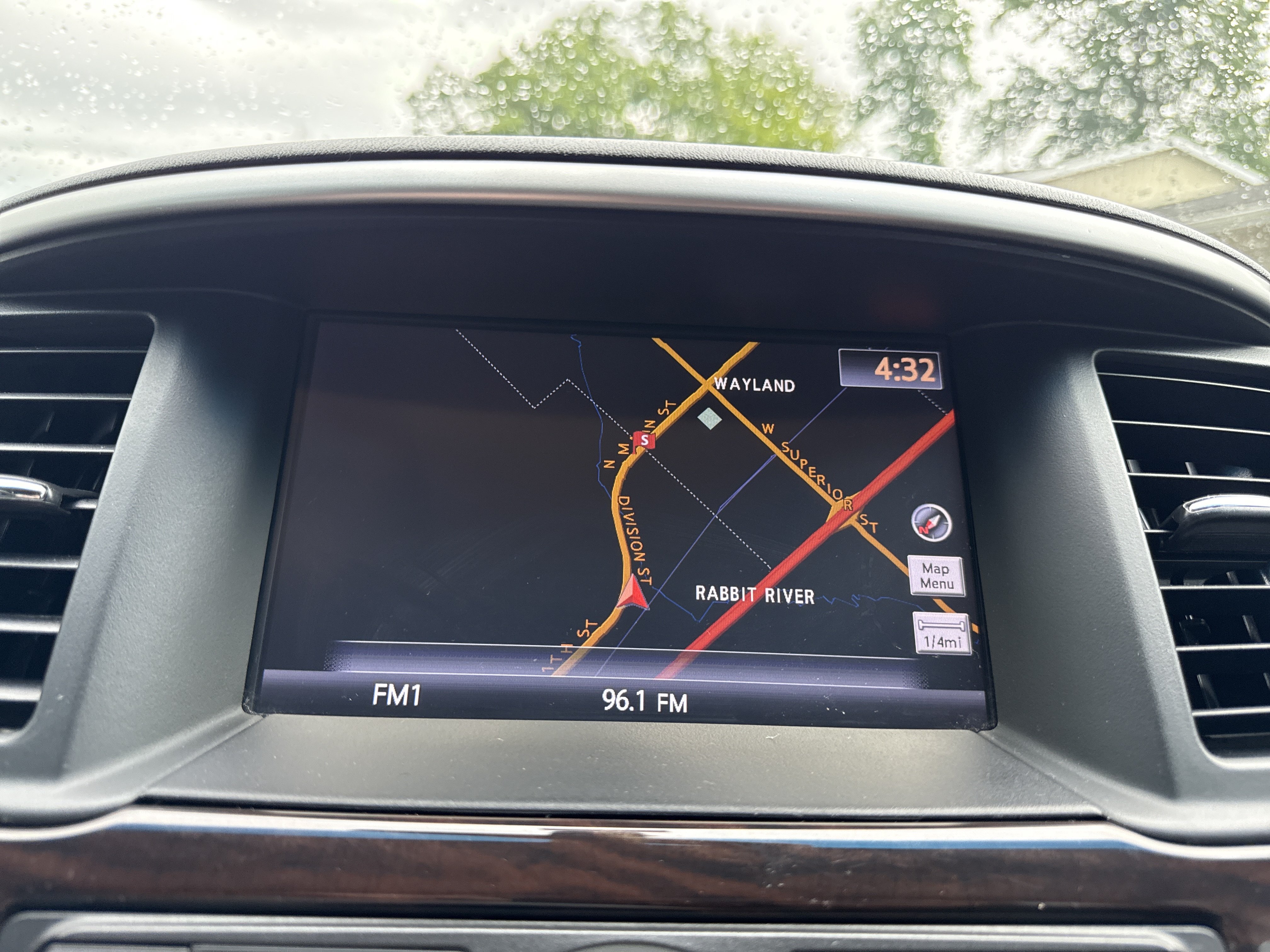 Used 2014 Nissan Pathfinder Platinum FWD image 3