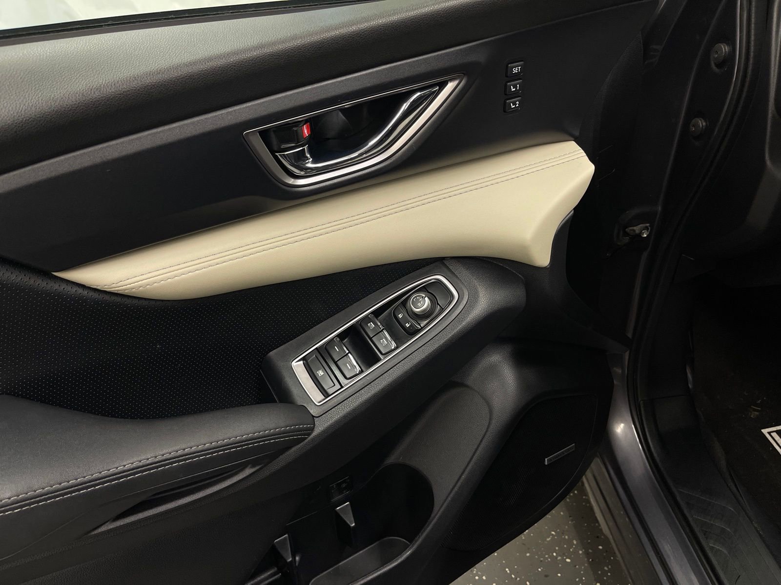 Used 2021 Subaru Ascent Limited w/ Technology Package image 11