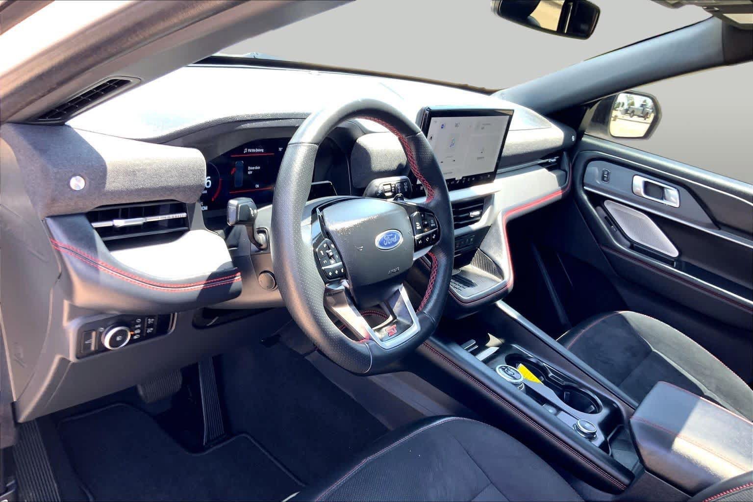 Used 2025 Ford Explorer ST AWD/4WD image 17