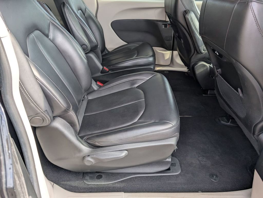 Used 2023 Chrysler Pacifica Touring-L image 46