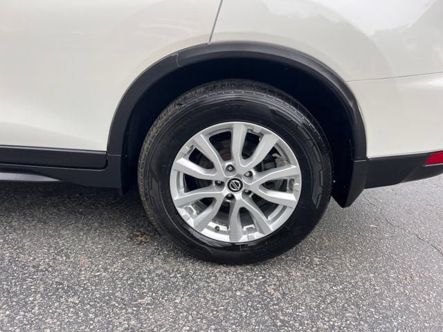 Used 2020 Nissan Rogue SV FWD image 33