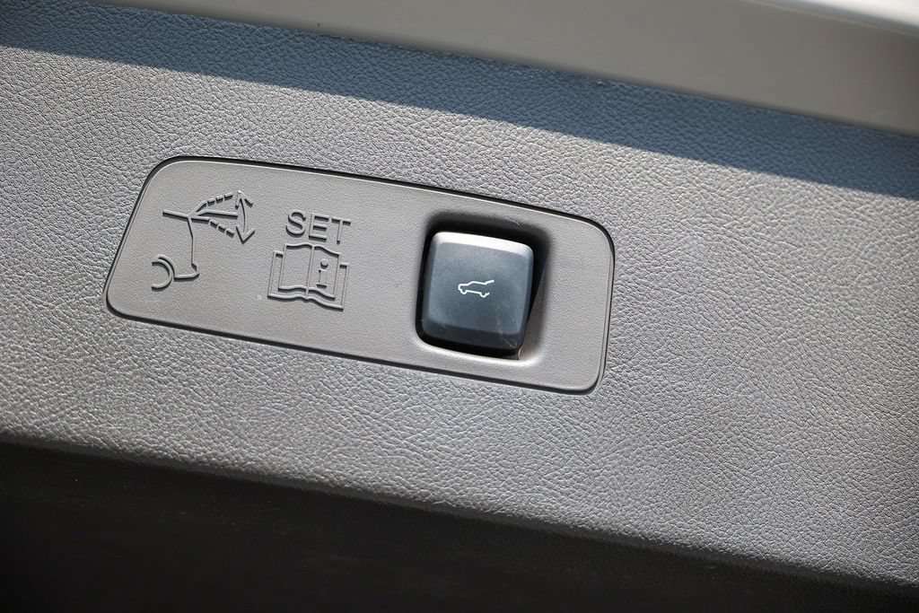 Used 2023 Lincoln Corsair AWD w/ Equipment Group 101A image 38