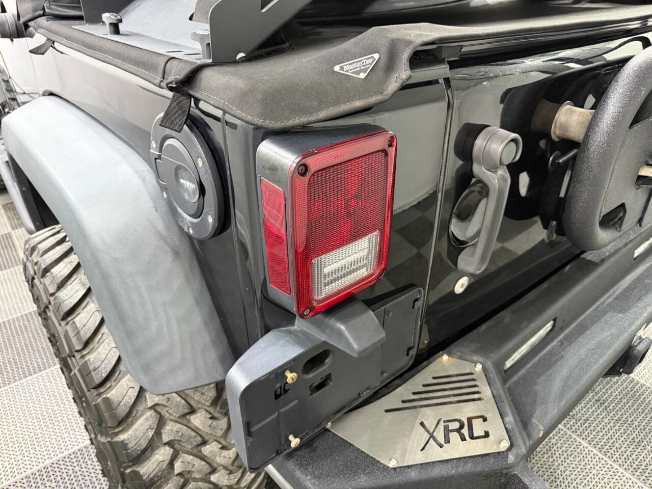 Used 2016 Jeep Wrangler Unlimited Rubicon w/ Max Tow Package image 9